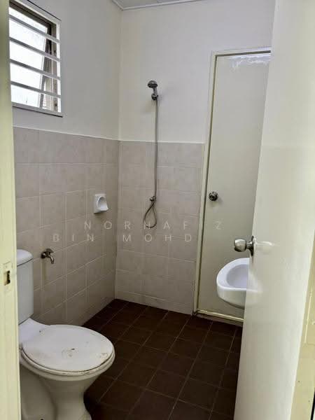 Rumah Teres untuk Dijual di Bandar Putera 2 (Klang) - Norhafiz Bin Mohd Nor - Bathroom - PropertyGuru.com.my
