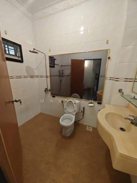 2-storey Terraced House for Sale in Bandar Baru Permas Jaya (Permas Jaya) - Max Loh - Bathroom - PropertyGuru.com.my