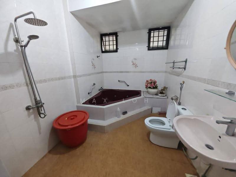 2-storey Terraced House for Sale in Bandar Baru Permas Jaya (Permas Jaya) - Max Loh - Bathroom - PropertyGuru.com.my