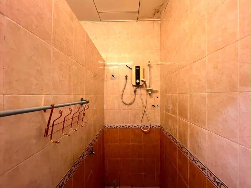 Rumah Teres 1-Tingkat untuk Dijual di Taman Desa Jaya (Kepong) - Valerie Ng - Bathroom - PropertyGuru.com.my