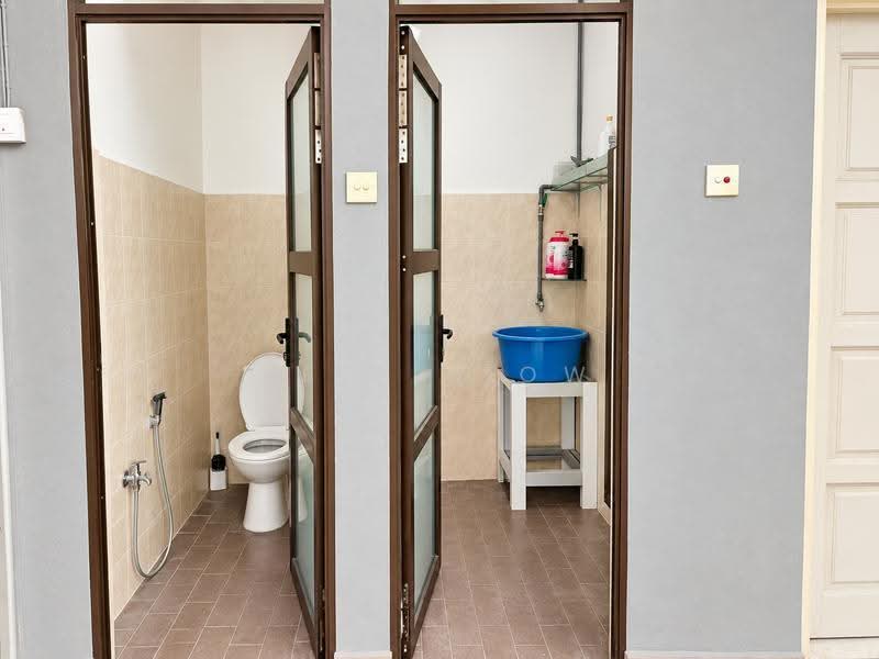 Shop / Office for Sale in Taman Bukit Anggerik (Cheras) - Jeff Siow - Bathroom - PropertyGuru.com.my