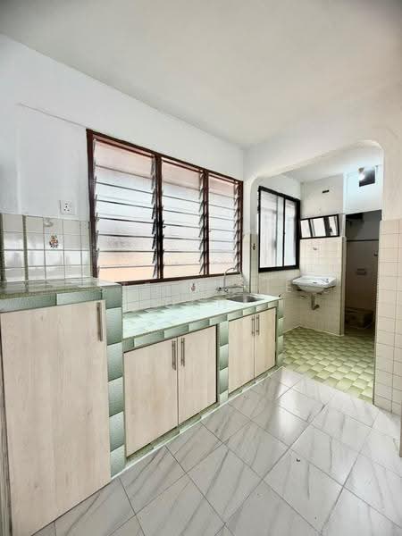 Flat for Sale at Flat Taman Ungku Tun Aminah - Stephanie Goh - Kitchen - PropertyGuru.com.my