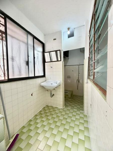 Flat for Sale at Flat Taman Ungku Tun Aminah - Stephanie Goh - Bathroom - PropertyGuru.com.my