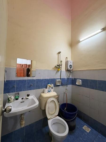 1-storey Terraced House for Sale in Taman Bestari Indah (Ulu Tiram) - Iden Tan - Bathroom - PropertyGuru.com.my