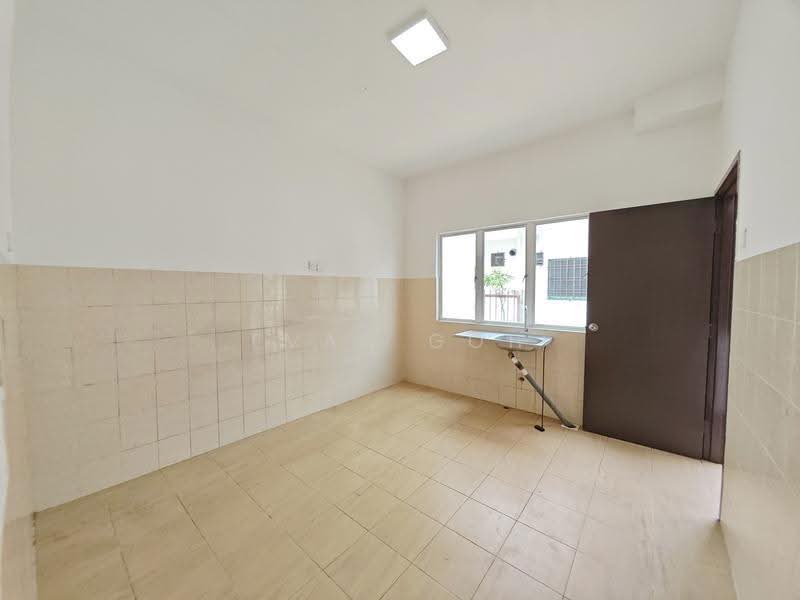 2-storey Terraced House for Sale in TAMAN PUCHONG UTAMA (Puchong) - Evan Goh - Kitchen - PropertyGuru.com.my