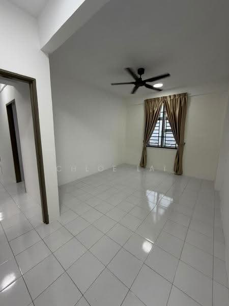 Pangsapuri untuk Disewa di Pangsapuri Pulai Mutiara - Chloe Lai - Living Room - PropertyGuru.com.my
