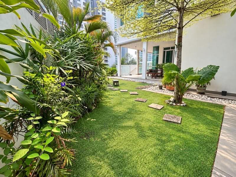 Vila Berkembar untuk Dijual di Bukit Kerinchi (Pantai) - Art Edrus - Garden - PropertyGuru.com.my