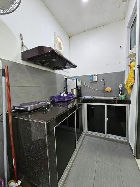 Terraced House for Sale in Bandar Baru Kuala Selangor (Kuala Selangor) - Amirul Nasyriq - Kitchen - PropertyGuru.com.my