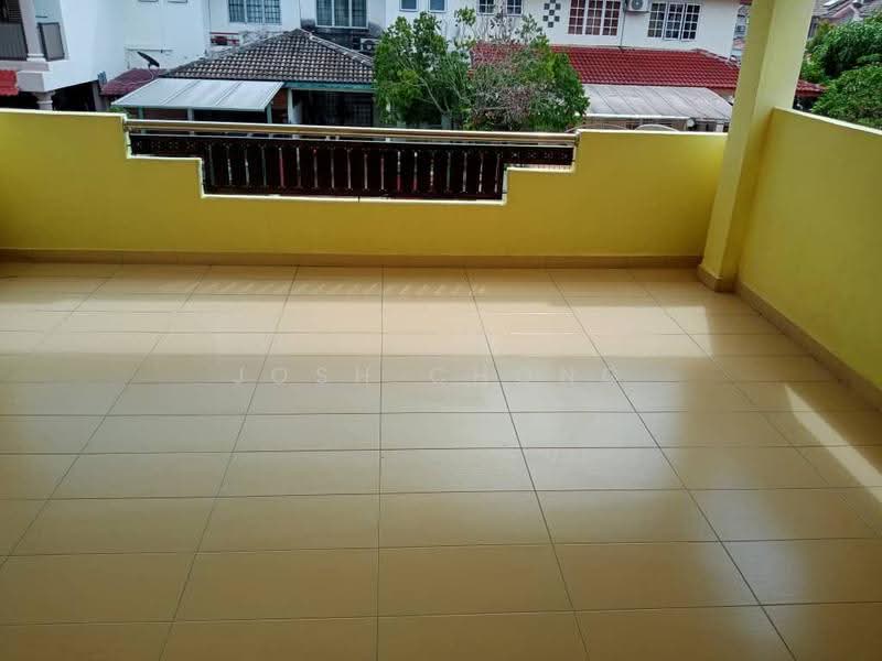 2-storey Terraced House for Sale in TAMAN PUCHONG UTAMA (Puchong) - Josh Chong - Balcony - PropertyGuru.com.my