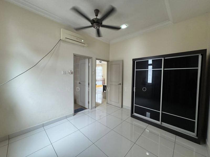Banglo Pautan untuk Dijual di Taman Gaya (Ulu Tiram) - Andrew Teo - Bedroom - PropertyGuru.com.my