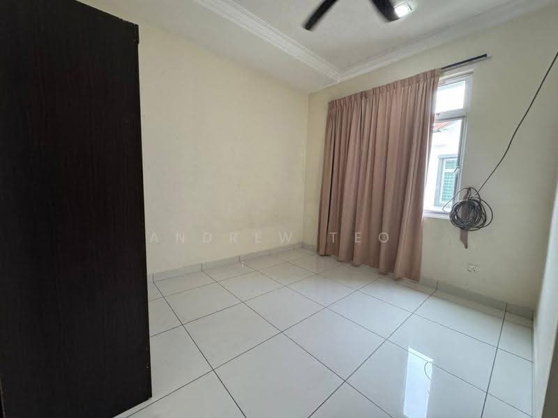 Banglo Pautan untuk Dijual di Taman Gaya (Ulu Tiram) - Andrew Teo - Bedroom - PropertyGuru.com.my