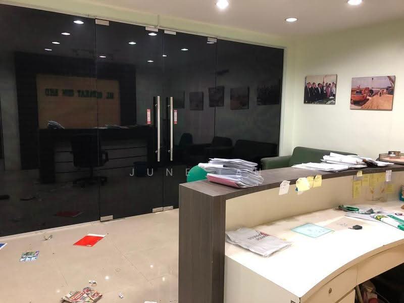 Shop / Office for Sale in Taman Mount Austin (Tebrau) - June Tan - Entrance - PropertyGuru.com.my