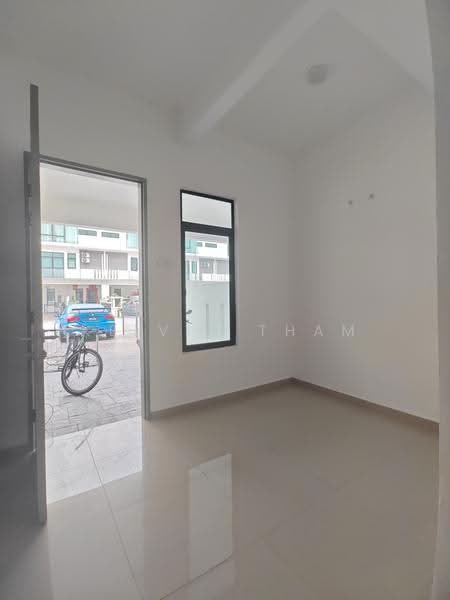 Rumah Bandar untuk Disewa di Taman Sri Muda (Shah Alam) - Kelvin Tham - Entrance - PropertyGuru.com.my