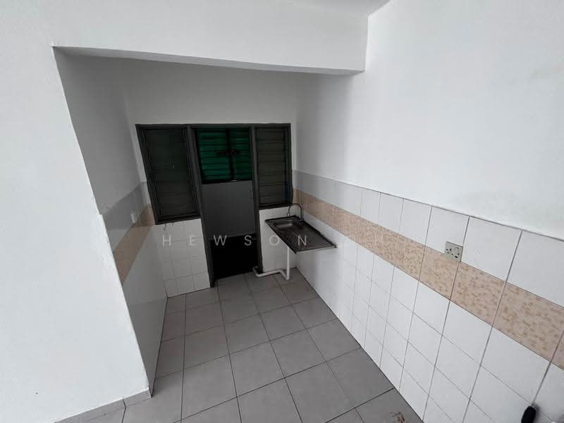 Apartment for Rent at Suria Permai - Hewson Oh - Kitchen - PropertyGuru.com.my