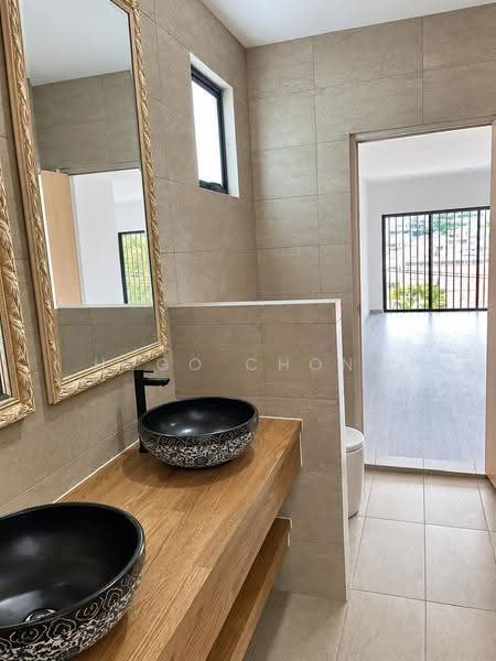 Semi-Detached House for Sale in Taman United (Jalan Klang Lama (Old Klang Road)) - Hugo Chong - Bathroom - PropertyGuru.com.my