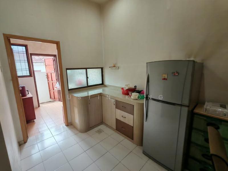 1-storey Terraced House for Sale in Taman Puteri Wangsa (Ulu Tiram) - Justin Kong - Kitchen - PropertyGuru.com.my