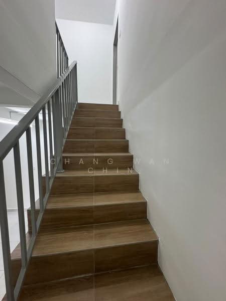 2-storey Terraced House for Sale in Taman Kluang Indah (Kluang) - Chang Wan Chin - Staircase - PropertyGuru.com.my