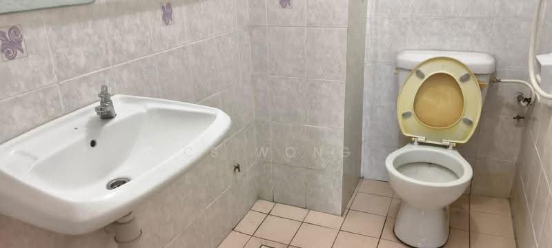 Condominium for Sale at Ridzuan Condominium - CS Wong - Bathroom - PropertyGuru.com.my