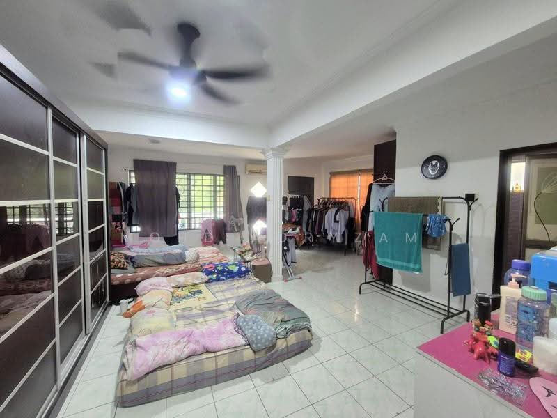 Cluster House for Sale in Seksyen 17 (Shah Alam) - Mohd Adryzam - Bedroom - PropertyGuru.com.my