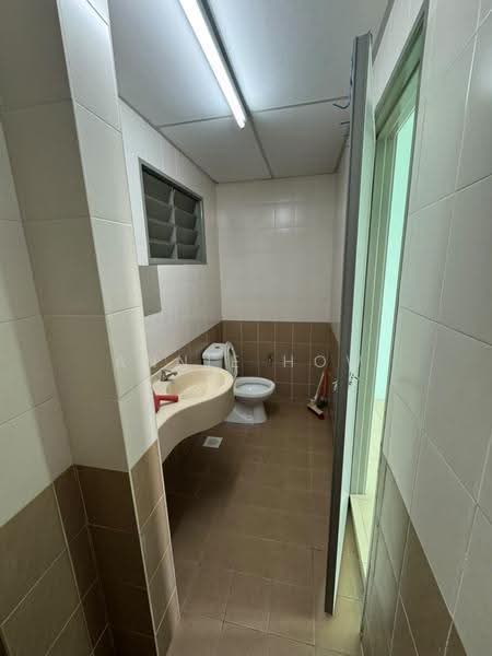 Kondominium untuk Dijual di Platinum Lake PV 12 - Annie How - Bathroom - PropertyGuru.com.my