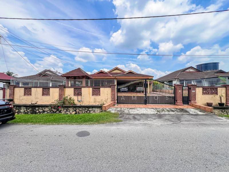 Rumah Banglo untuk Dijual di Bandar Rinching (Semenyih) - Izzat Zamros - Exterior - PropertyGuru.com.my