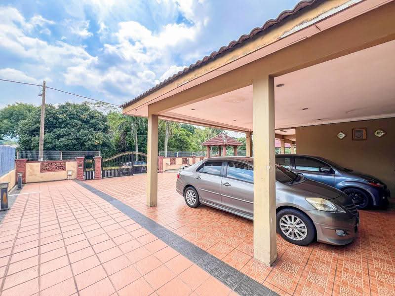 Rumah Banglo untuk Dijual di Bandar Rinching (Semenyih) - Izzat Zamros - Exterior - PropertyGuru.com.my