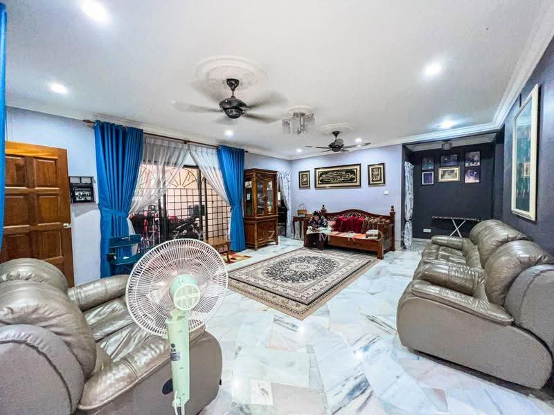 Rumah Banglo untuk Dijual di Bandar Rinching (Semenyih) - Izzat Zamros - Living Room - PropertyGuru.com.my