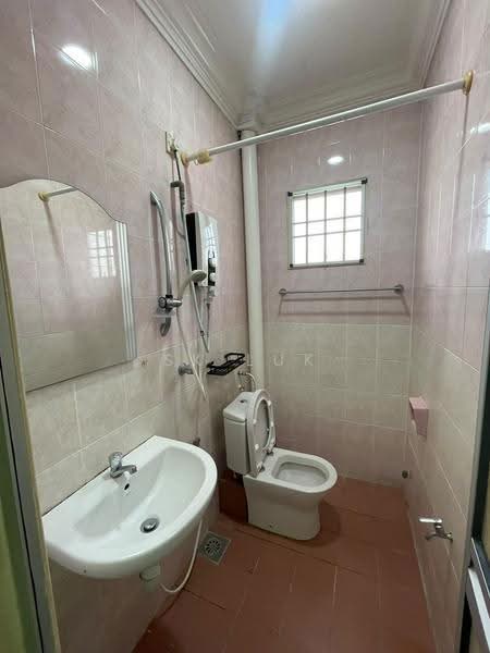 2.5-storey Terraced House for Sale in Rawang Perdana 2 (Rawang) - SK Luk - Bathroom - PropertyGuru.com.my