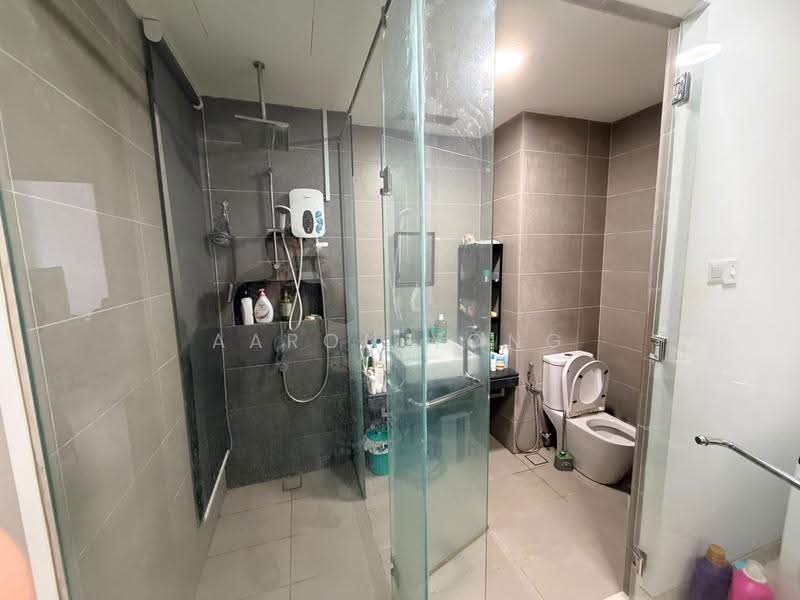 Service Residence for Sale at Arnica @ Tropicana Gardens - Aaron Yong - Bathroom - PropertyGuru.com.my