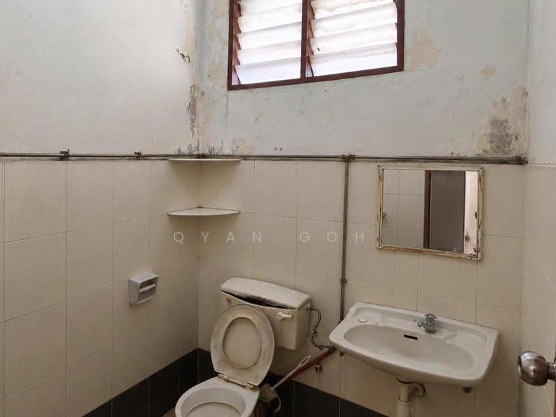 2-storey Terraced House for Sale in Island Glades (Jelutong) - Qyan Goh - Bathroom - PropertyGuru.com.my