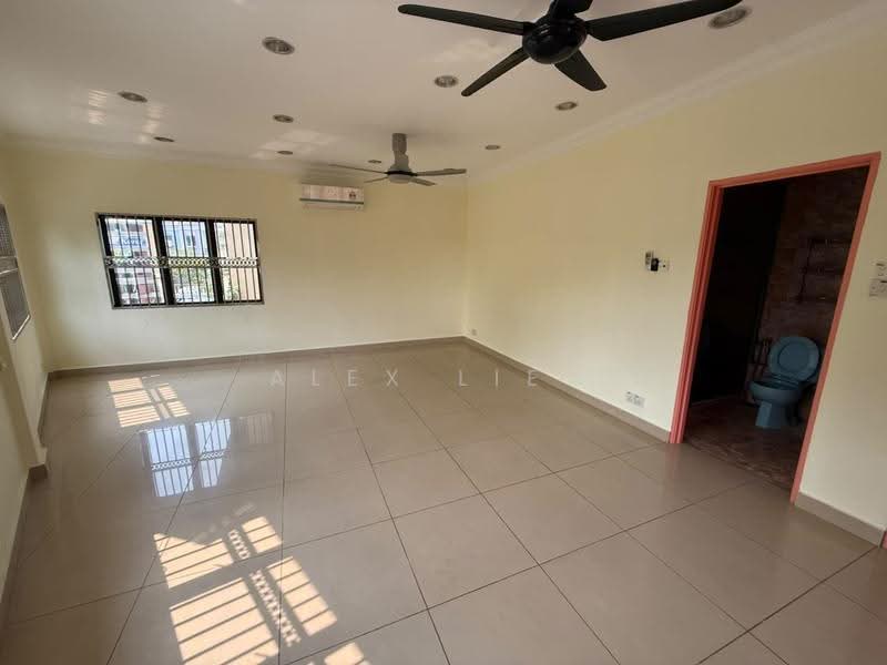 2-storey Terraced House for Sale in Kampung Batu Muda (Batu Caves) - Alex Liew - Bathroom - PropertyGuru.com.my