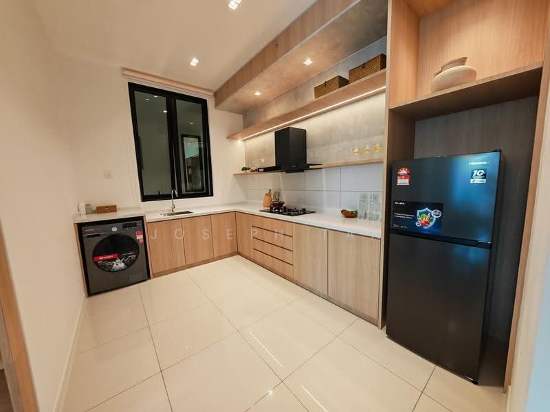 Kondominium untuk Dijual di Eight & Eight Condominium - Joseph Tan - Kitchen - PropertyGuru.com.my