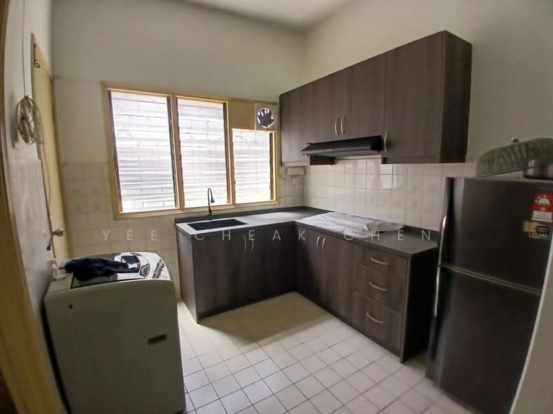 2-storey Terraced House for Rent in Usj 6 (Subang Jaya) - Yee Cheak Chen - Kitchen - PropertyGuru.com.my