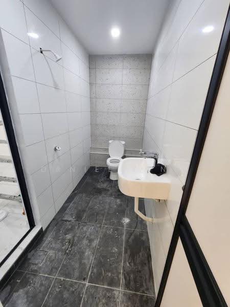 1-storey Terraced House for Sale in Bandar Seri Alam (Masai) - Daniel Yong - Bathroom - PropertyGuru.com.my
