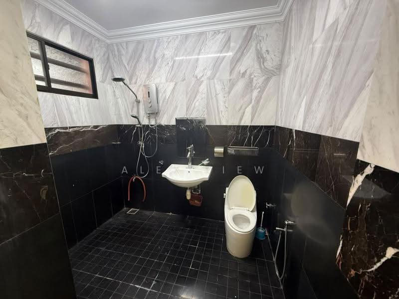 2-storey Terraced House for Sale in Kampung Batu Muda (Batu Caves) - Alex Liew - Bathroom - PropertyGuru.com.my