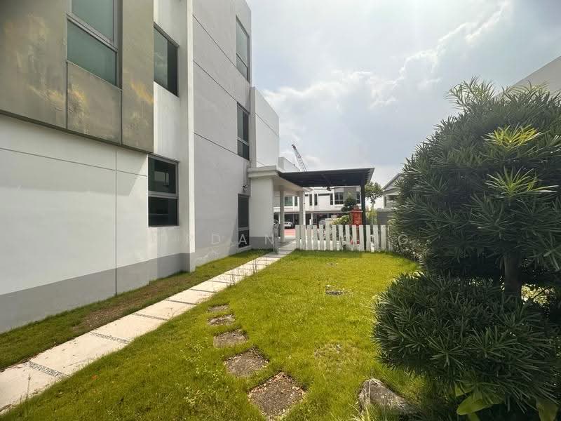 Rumah Berkembar untuk Dijual di Taman Molek (Johor Bahru) - Jordan Wong - Exterior - PropertyGuru.com.my