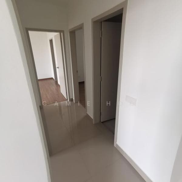 Kediaman Servis untuk Disewa di Residensi Ava @ Kiara Bay - Camie Hoo - Corridor - PropertyGuru.com.my