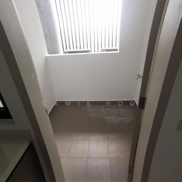 Kediaman Servis untuk Disewa di Residensi Ava @ Kiara Bay - Camie Hoo - Balcony - PropertyGuru.com.my