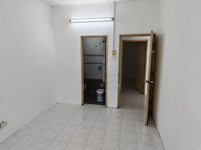 Townhouse for Sale in Taman Saga (Ampang) - Eu Gin - Bathroom - PropertyGuru.com.my