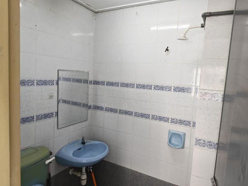 Townhouse for Sale in Taman Saga (Ampang) - Eu Gin - Bathroom - PropertyGuru.com.my