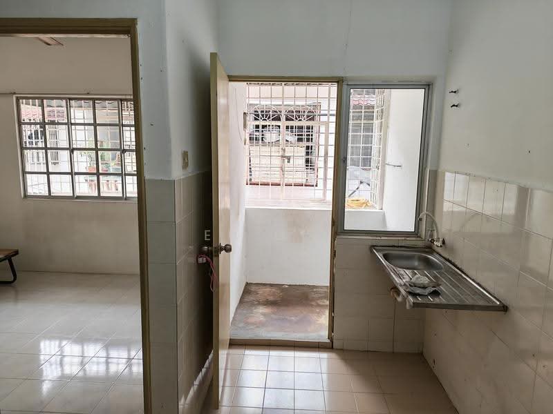 Townhouse for Sale in Taman Saga (Ampang) - Eu Gin - Kitchen - PropertyGuru.com.my