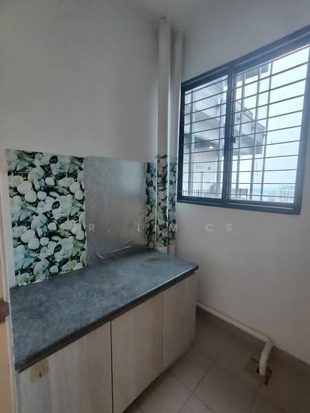 Service Residence for Sale at Univ 360 Place - Dr. Lim CS - Kitchen - PropertyGuru.com.my
