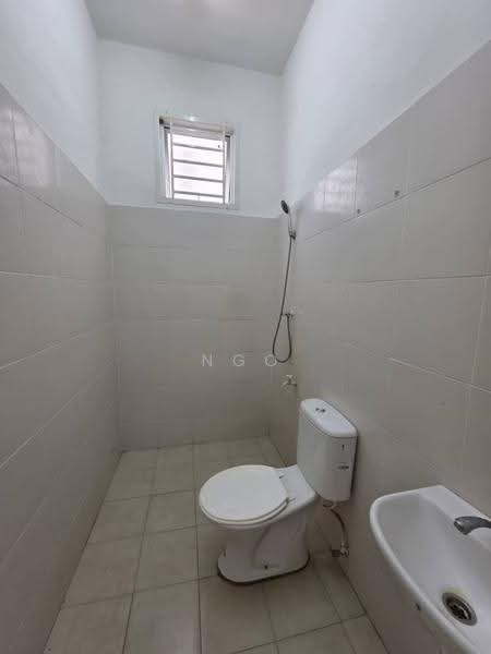 Rumah Teres 1-Tingkat untuk Dijual di Bandar Putera Indah (Batu Pahat) - NGO - Bathroom - PropertyGuru.com.my