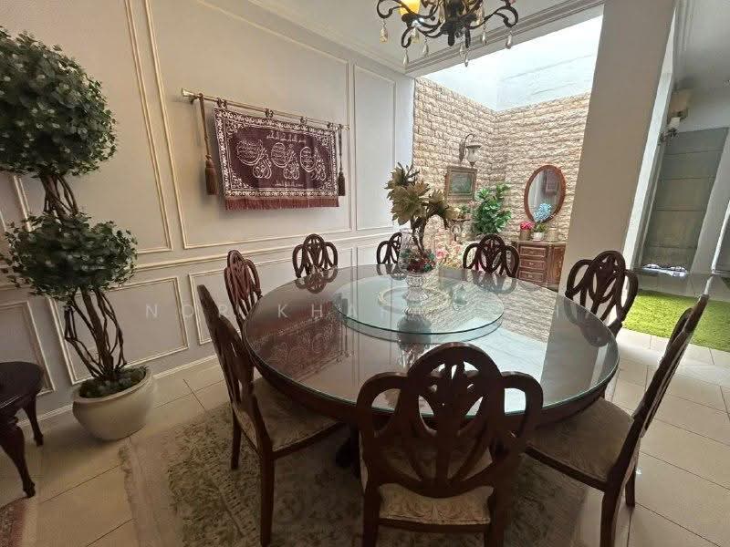 Rumah Teres 2-Tingkat untuk Dijual di Bukit Jelutong (Shah Alam) - Nor Khafadzah - Dining Room - PropertyGuru.com.my