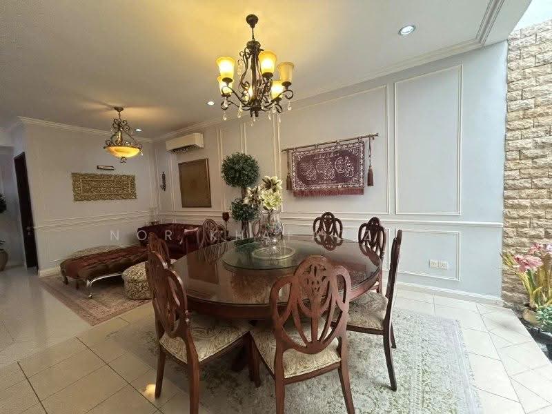 Rumah Teres 2-Tingkat untuk Dijual di Bukit Jelutong (Shah Alam) - Nor Khafadzah - Dining Room - PropertyGuru.com.my