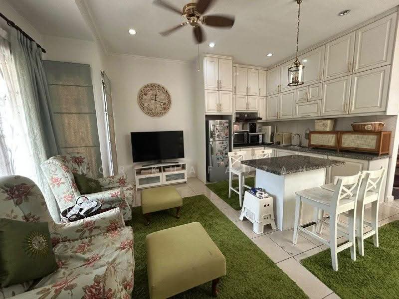 Rumah Teres 2-Tingkat untuk Dijual di Bukit Jelutong (Shah Alam) - Nor Khafadzah - Living Room - PropertyGuru.com.my