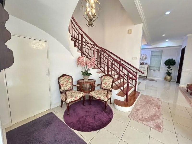 Rumah Teres 2-Tingkat untuk Dijual di Bukit Jelutong (Shah Alam) - Nor Khafadzah - Entrance - PropertyGuru.com.my