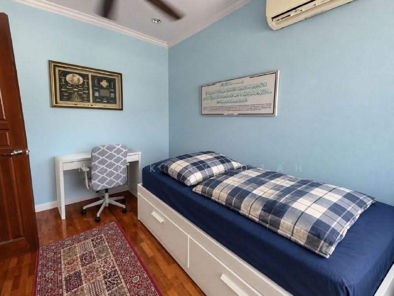 Rumah Teres 2-Tingkat untuk Dijual di Bukit Jelutong (Shah Alam) - Nor Khafadzah - Study - PropertyGuru.com.my