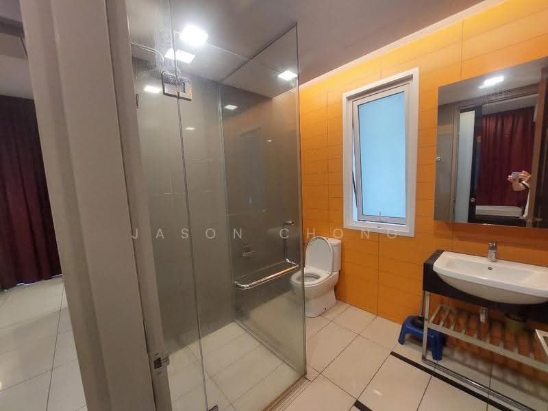 Kediaman Servis untuk Dijual di Uptown Residences - Jason Chong - Bathroom - PropertyGuru.com.my