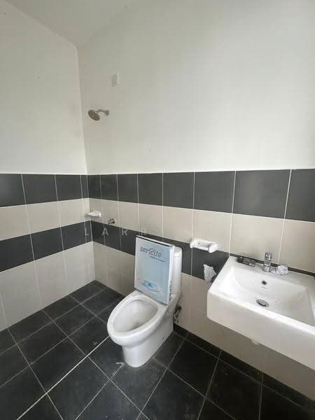 2-storey Terraced House for Sale in Taman Bestari Perdana (Pasir Gudang) - Larry Ng - Bathroom - PropertyGuru.com.my